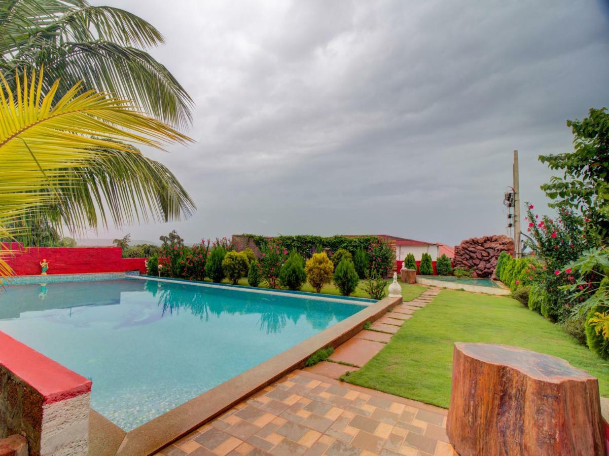 La Papa Resort Morjim Exterior photo