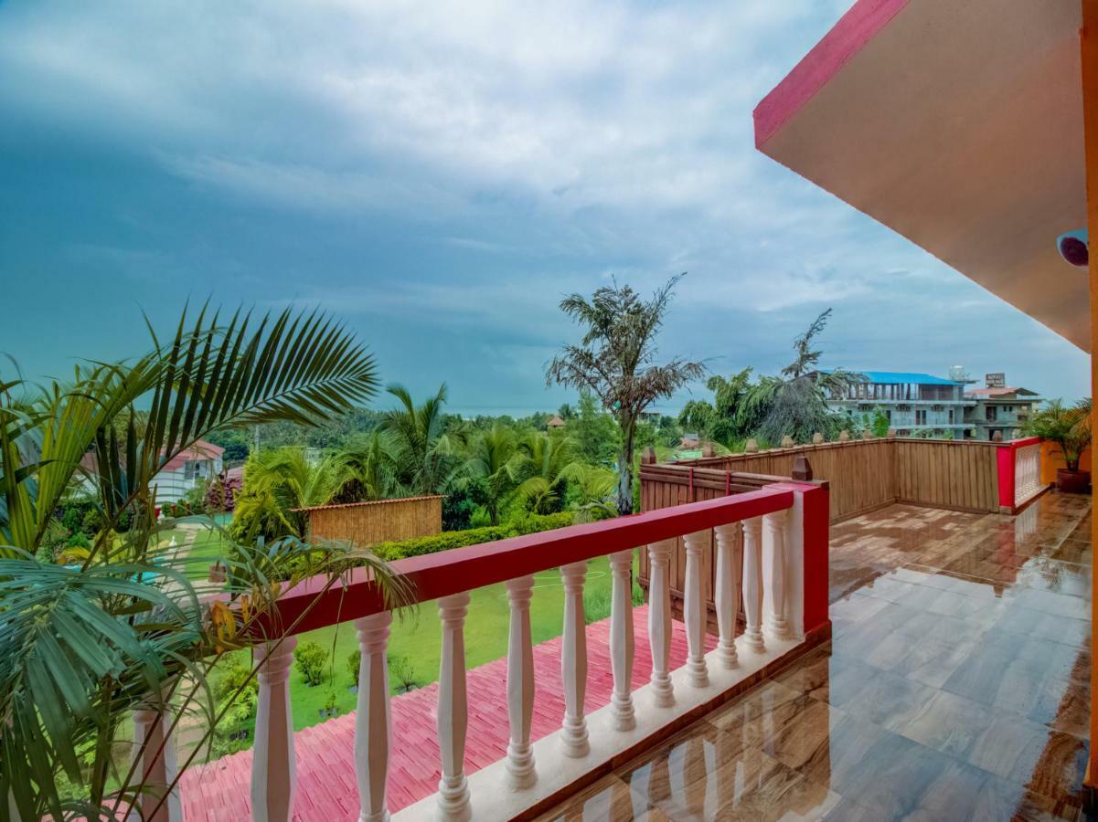 La Papa Resort Morjim Exterior photo