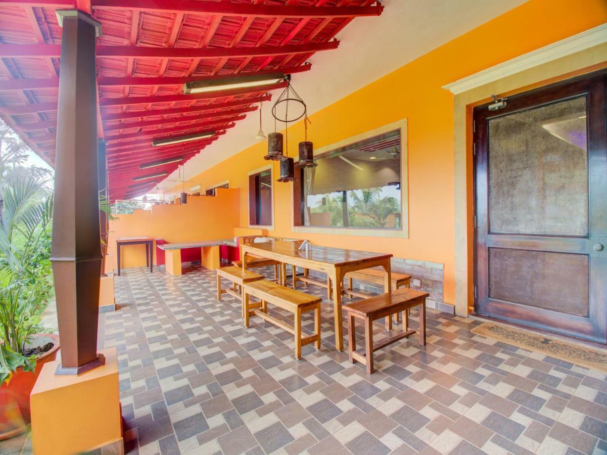 La Papa Resort Morjim Exterior photo