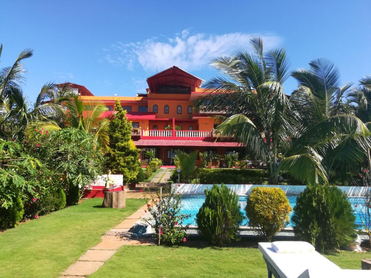 La Papa Resort Morjim Exterior photo